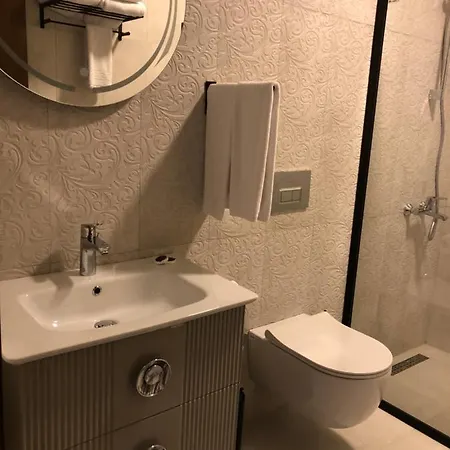 Masklavi Love hotel