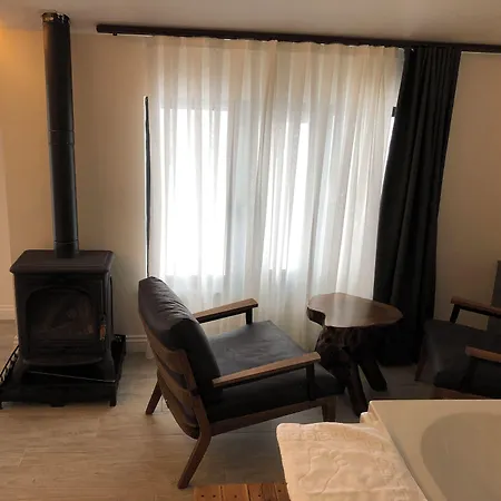 Masklavi Love hotel
