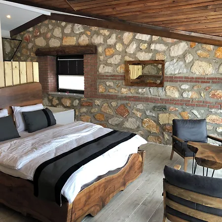 Masklavi Love hotel *