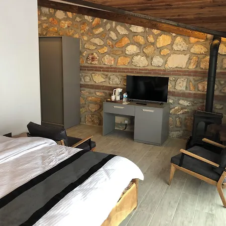 Love hotel Masklavi
